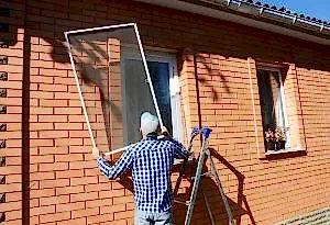 műanyag fix keretes szúnyogháló felszerelése