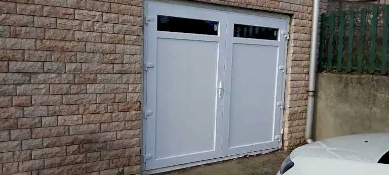 műanyag kétszárnyú nyíló garázsajtó érden