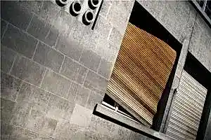 elakadt redőny